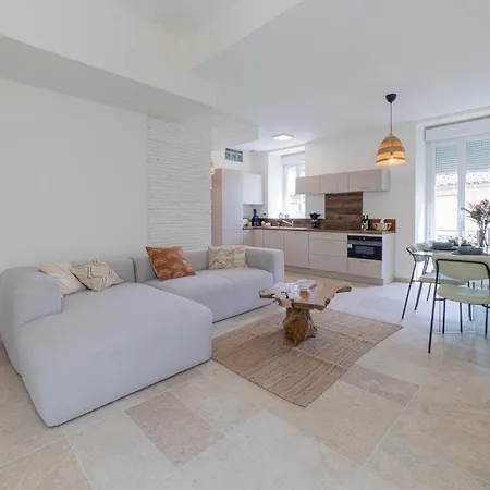 Immeuble 4 Apps Nimois Clim, Terrasse, Lumineux Maisoncarreeconciergerie Apartament
