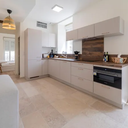 Immeuble 4 Apps Nimois Clim, Terrasse, Lumineux Maisoncarreeconciergerie Apartament