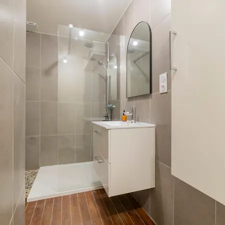 Apartament Immeuble 4 Apps Nimois Clim, Terrasse, Lumineux Maisoncarreeconciergerie Nîmes